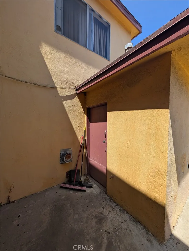 203 W 77th St Street W, Los Angeles, California 90003 home-pic-11